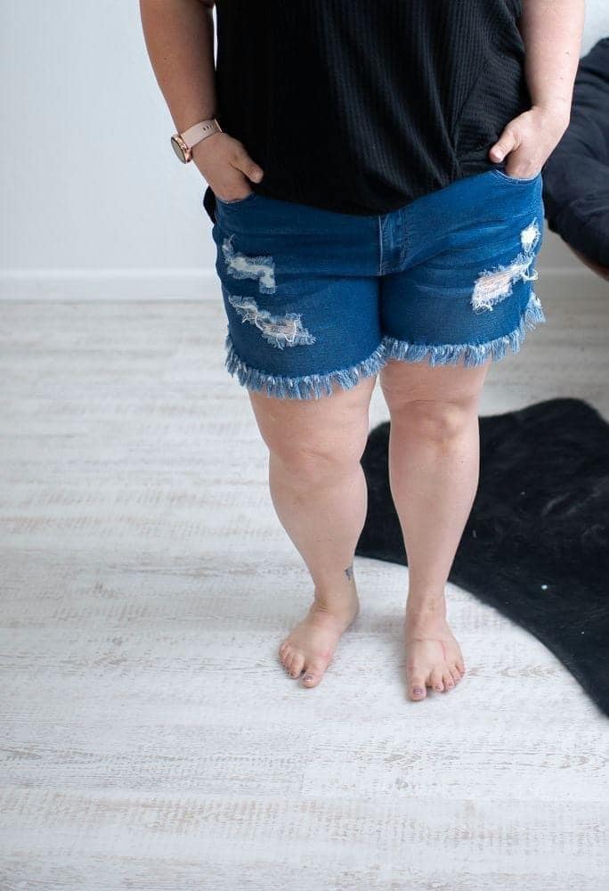 DISTRESSED WHITE JEAN SHORTS - Image 6